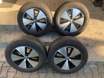 VW Passat 215/60/16 - 2