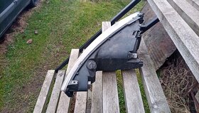 Přední světlo pravé Citroen bo Peugeot 206 asi - 2