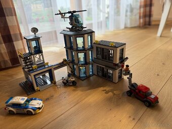 LEGO City 60141 Policejní stanice - 2