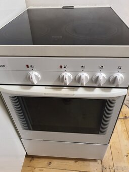 pěkný elektrický sporák BOSCH sklokeramika - 2