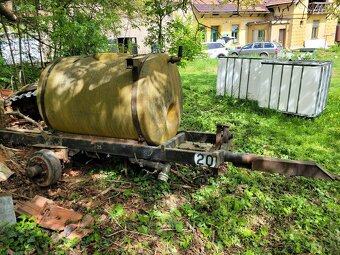 Cisterna na podvozku za traktor - 2
