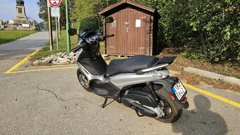 Piaggio Beverly 350 - 2