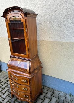 Barokní komoda s vitrínou - originál. - 2