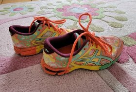 Běžecké boty Asics Noosa Tri vel. 37 - 2