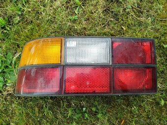 Porsche 944 zadní světla - 2