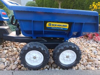 Šlapací traktor New Holland s nakladačem a rypadlem - 2