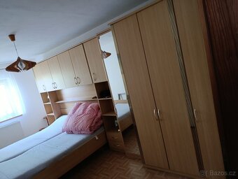 Postel a stěna - 2