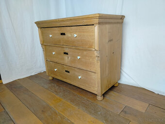 Starožitná šuplíková komoda - 2
