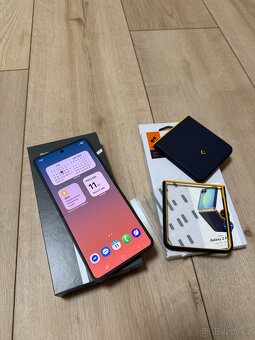 Samsung Galaxy Z Flip 7 + Kryt Spigen - 2