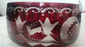 Rubínové sklo-mísa. - 2