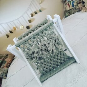 Macramé boho stojan na noviny/časopisy - 2