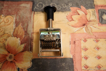 staré razítko Globe Special s číselníkem - 2