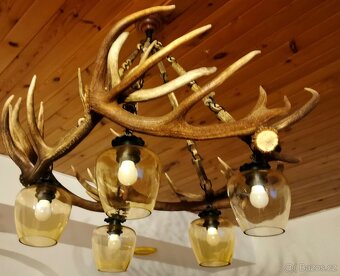 Lustr z paroží. - 2