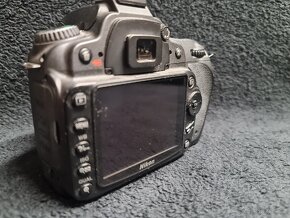 Nikon D90 poškozený - 2