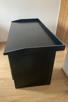Černý pracovní stůl - 2