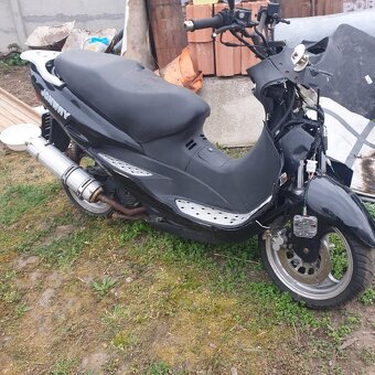Jonway 125 prodám díly nebo celý skútr. - - 2