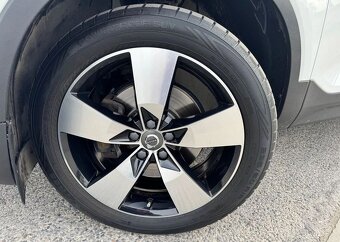 Volvo XC 40 D4 AWD Momentum Intro Edition - 2