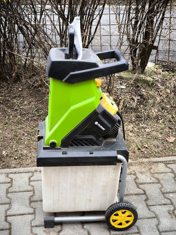 Elektrický drtič větví Fieldmann FZD 4020-E - 2