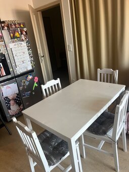 Jídelní stůl plus židle - 2