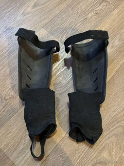 Chrániče holení Nike - 2