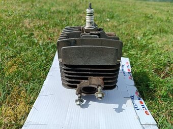 Honda Lead 50 - válec, píst - 2