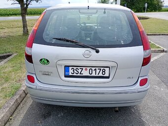 Nissan Almera Tino 2004 - 2