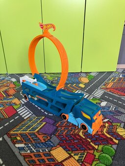 Kamion smyčka Hot Wheels - 2