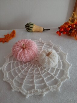 Hačkované dečky a dýně. - 2