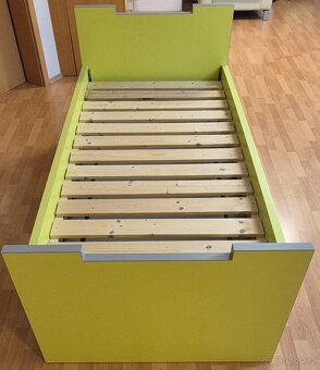 Rozkládací postel + noční stolek - 2