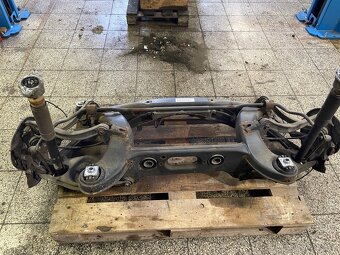 Mercedes-Benz w204 C  zadní náprava - 2