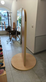 Prodejní stojan + stolek + 2x police - 2