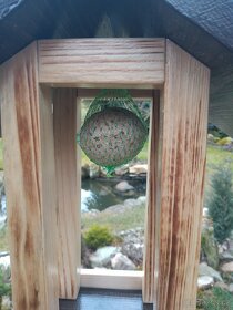 Krmítko, EKO nátěr, masivní dřevo, 100% ruční práce - 2