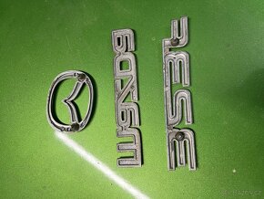 Znak loga Mazda 323f - 2