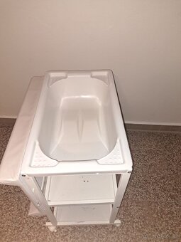 Vanička a přebalovací pult - 2