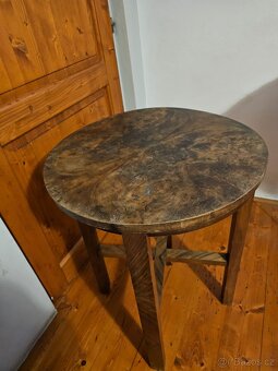 Ořechový stolek starozitny - 2