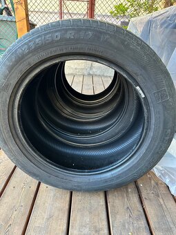 Pneu 235/50 R17 - 2
