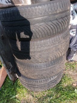 245/45R18 - 2