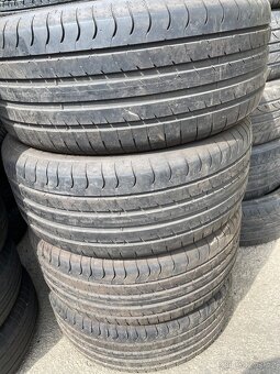 Pneu 235/45/18 - 2