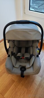 Autosedačka Joie s isofix základnou - 2