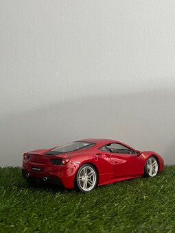 Ferrari 488 GTB 1:18 model - 2