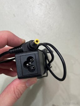 Adaptér 19V - 2