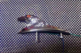 Celokovová chromovaná figurka orla s LED podsvícením - 2