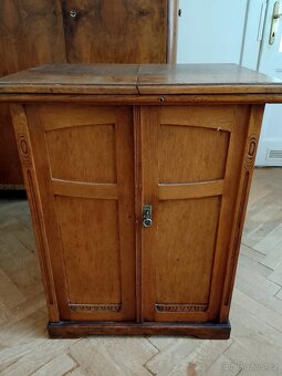 Starožitný šicí stroj BOBBIN - 2