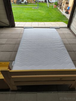 Prodám dřevěnou postel 200x120cm - 2