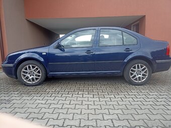 Volkswagen Bora 1.6 77 kW - 2