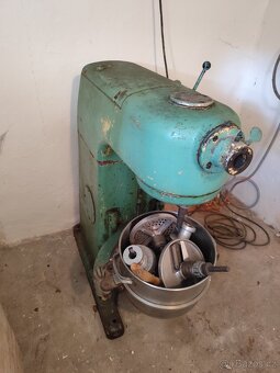 Kuchyňský robot - 2