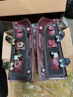 Zadní lampy originál Nissan Patrol Y61 GU4 - 2