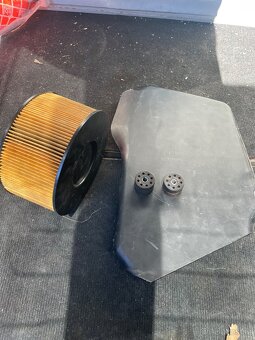 Kryt filtrboxu a vzduchový filtr - 2