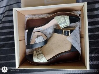 nové sandály na klínku Clarks v.40 - 2