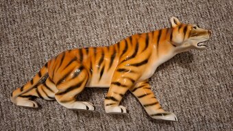 Krásný starý porcelánový tygr Royal Dux - 2